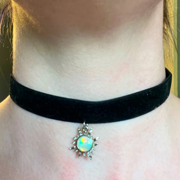 Black velvet choker with crystal sun pendant - Picture 1 of 2